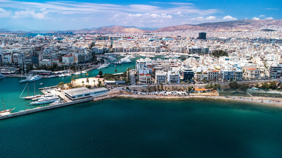 Πανοραμική άποψη του λιμανιού του Πειραιά