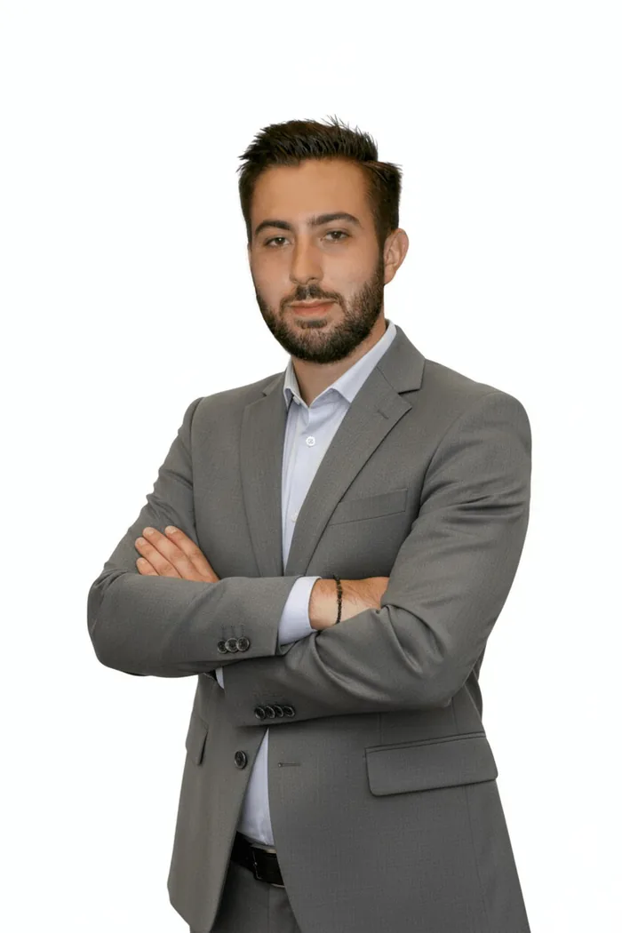 Βασίλης Κλόκουζας, ασκούμενος δικηγόρος